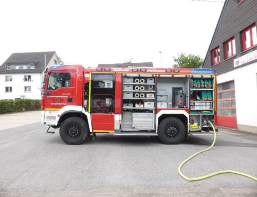 Die Schulkinder besuchen die Feuerwehr in Welschen Ennest